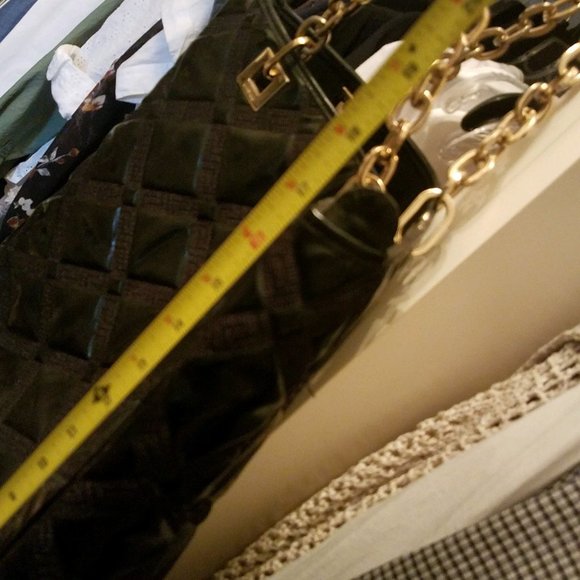 Versage Large Quilted Shoulder Bag - Picture 12 of 16